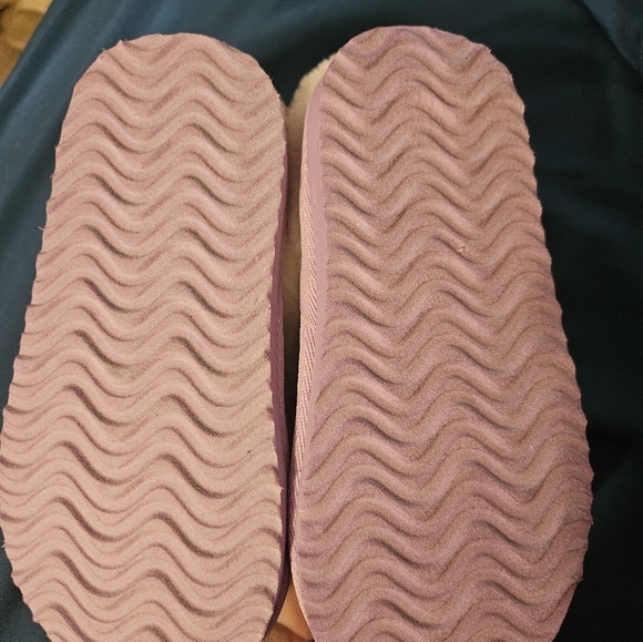 Cozy Purple and White Furry Outdoor Slippers Magellan NWT‎ 10 Kids Size - Picture 4 of 6
